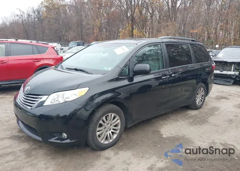2015 Toyota Sienna Xle 8 Passenger z USA, uszkodzony, nr VIN 5TDYK3DC8FS673143